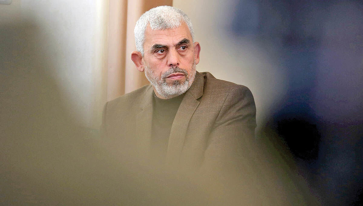 ببینید | ویدیوی جدید از شهید سنوار ساعاتی قبل از شهادت در ساختمانی که محل عروجش شد ببینید | ویدیوی جدید از شهید سنوار ساعاتی قبل از شهادت در ساختمانی که محل عروجش شد