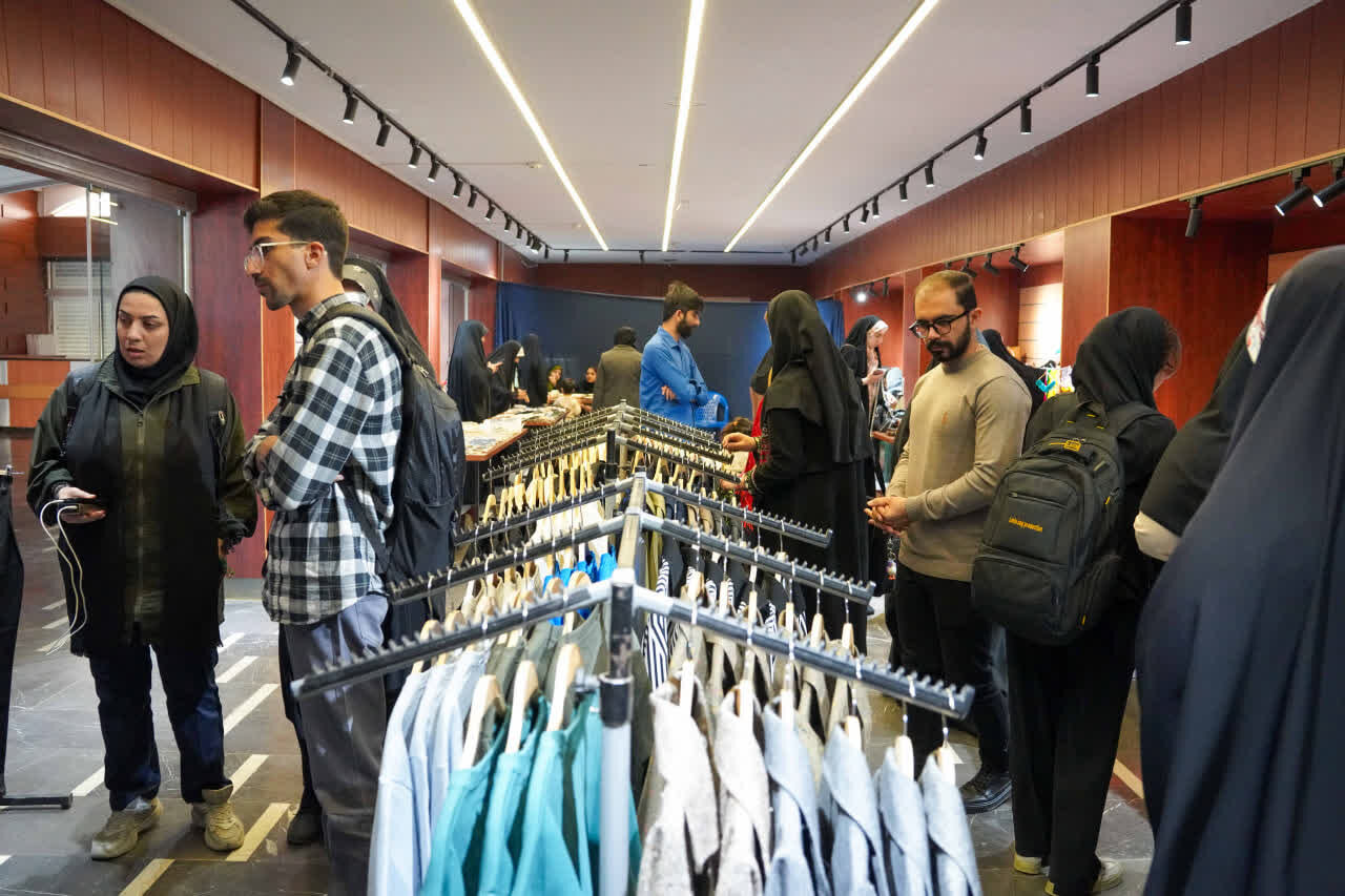 برپایی نخستین نمایشگاه زیست‌بوم کسب‌وکار دانشجویی دانشگاه شیراز/رونق تولید ملی به دستان دانشجویان