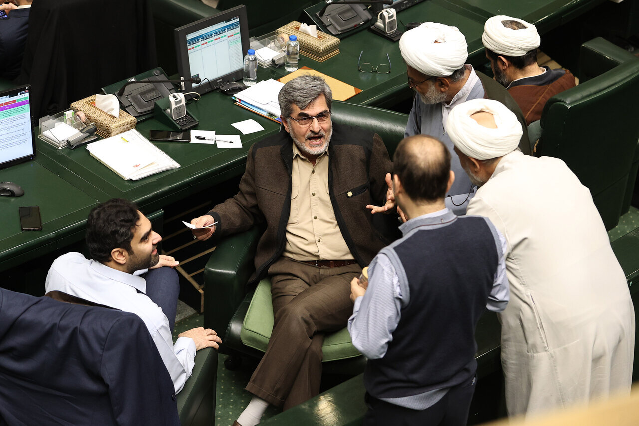 چرا «سوپرانقلابیهای» همیشه مدافع ادامه جنگ برای حضور در میدان نبرد به جنوب اعزام نمیشوند؟! چرا «سوپرانقلابیهای» همیشه مدافع ادامه جنگ برای حضور در میدان نبرد به جنوب اعزام نمیشوند؟!