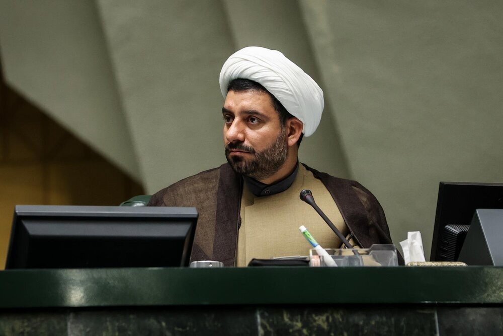 نماینده مجلس: در غرب آسیا محور کشورهای اسلامی هستیم و باید در همه میدانها ردپای خودمان را داشته باشیم نماینده مجلس: در غرب آسیا محور کشورهای اسلامی هستیم و باید در همه میدانها ردپای خودمان را داشته باشیم